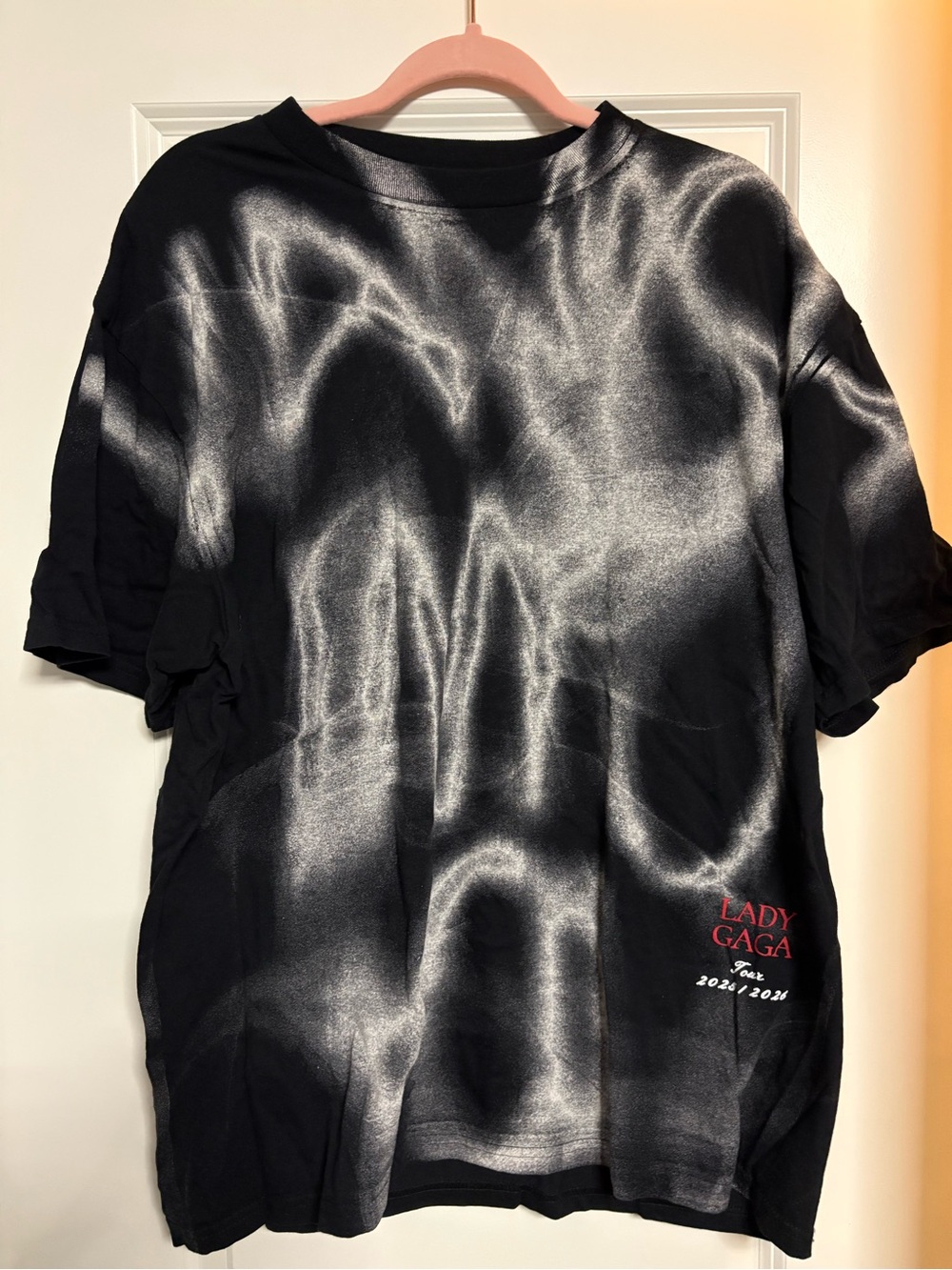 Official Lady Gaga Mayhem Ball airbrush city tee size large 2025/2026
